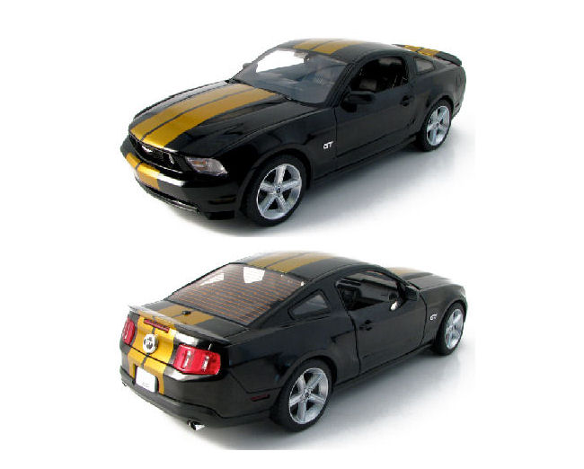 1:18  2010   Ford Mustang GT Black/Gold